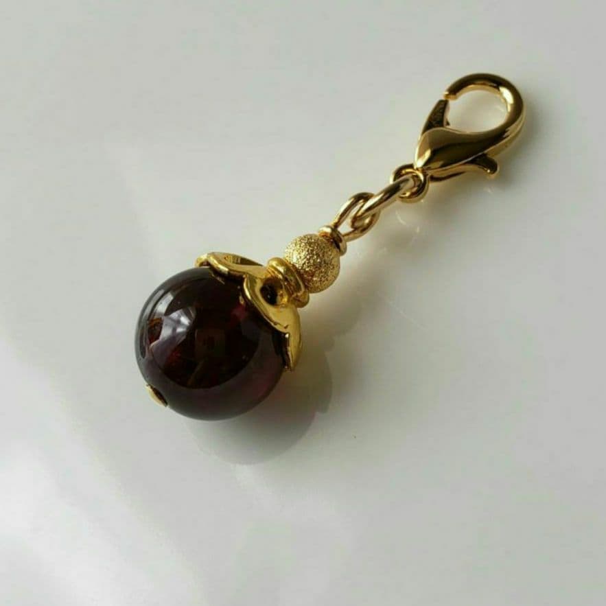 売却済み　274　ガーネット　ドングリみたいな開運チャーム