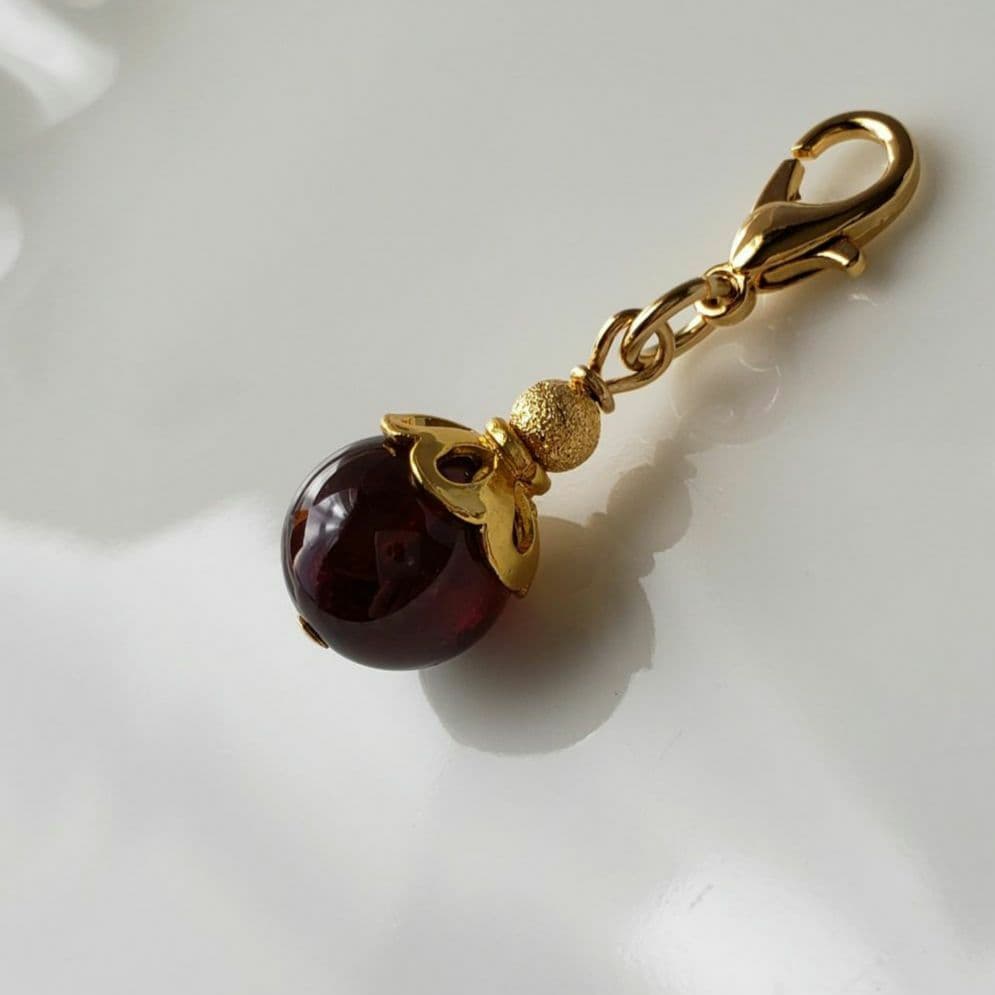 売却済み　274　ガーネット　ドングリみたいな開運チャーム