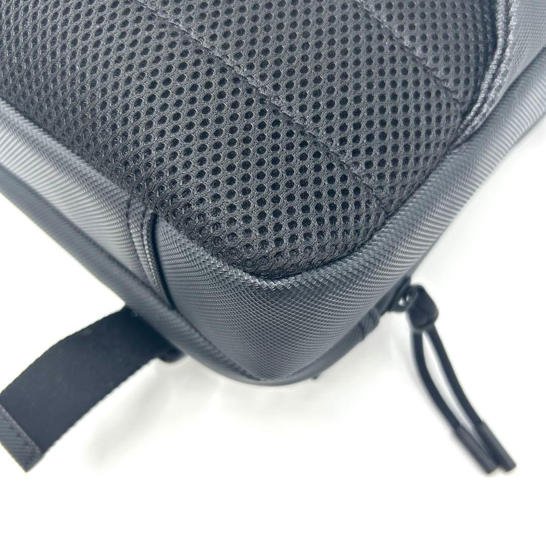 【極美品】LACOSTE メッセンジャーバッグ 黒