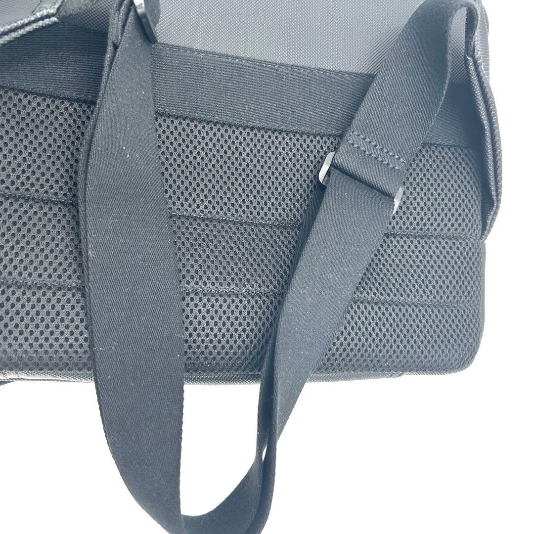 【極美品】LACOSTE メッセンジャーバッグ 黒