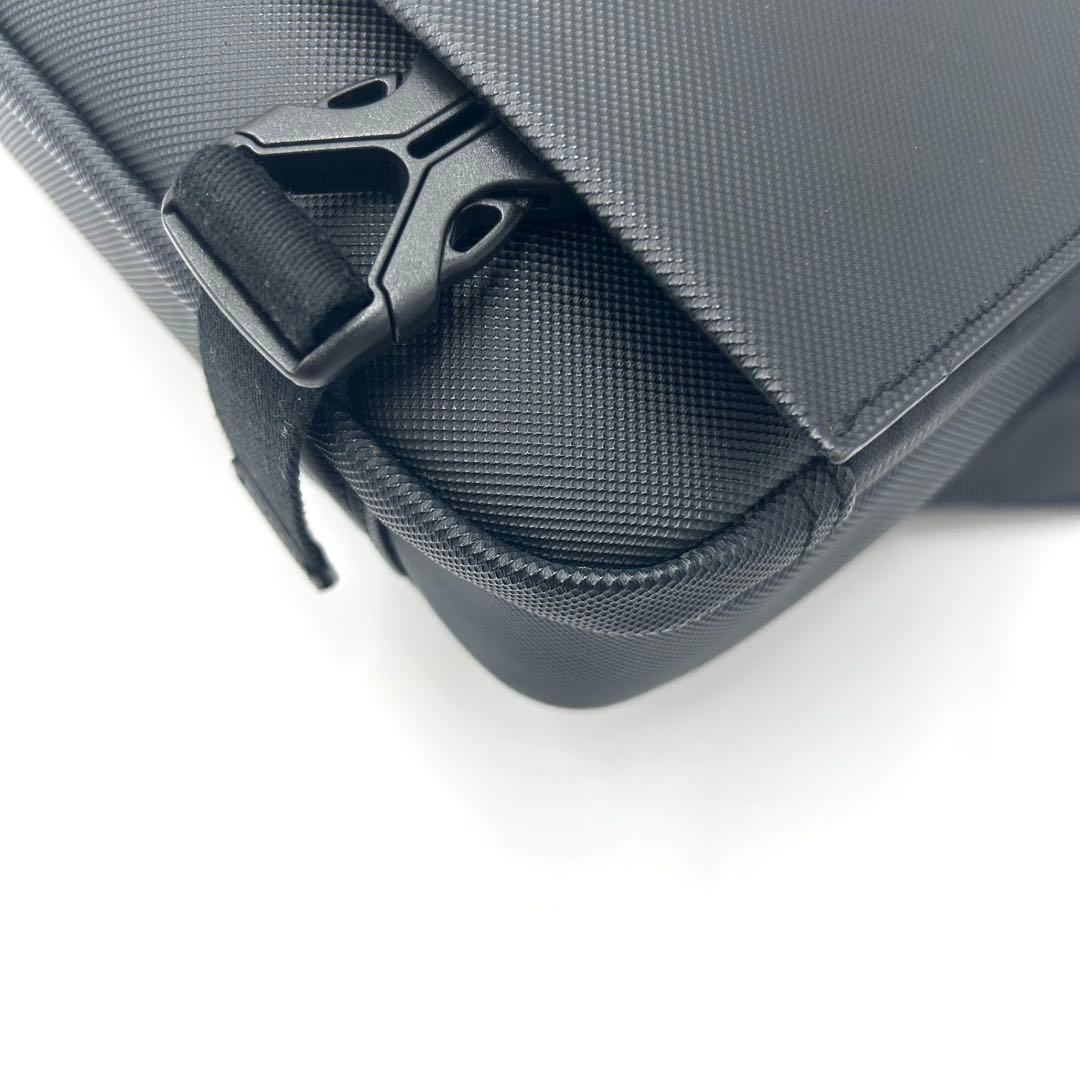 【極美品】LACOSTE メッセンジャーバッグ 黒