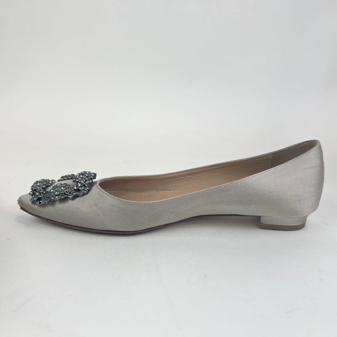 マノロブラニク　ハンギシ ビジューバックル　フラットパンプス　グレー　37