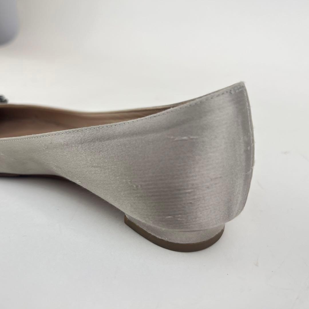 マノロブラニク　ハンギシ ビジューバックル　フラットパンプス　グレー　37
