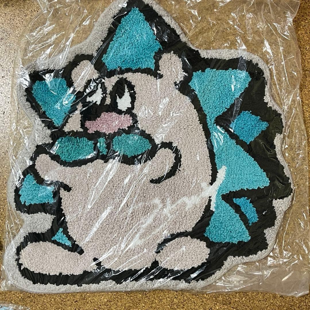 新品未使用　うにぐり　ラグ　マット