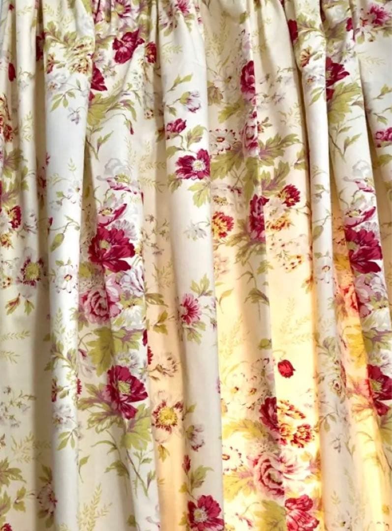 一枚あたり長さ縦127cm/横幅100〜125cm/ローラアシュレイ/２枚セット