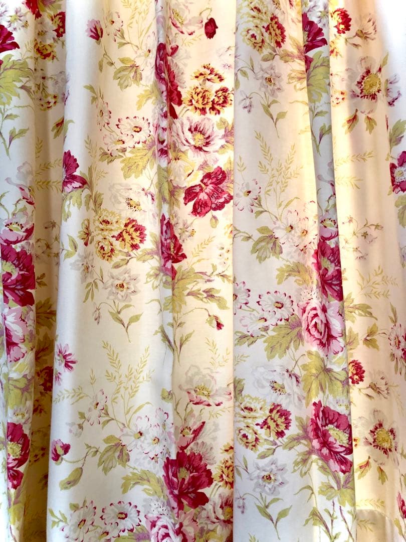 一枚あたり長さ縦127cm/横幅100〜125cm/ローラアシュレイ/２枚セット