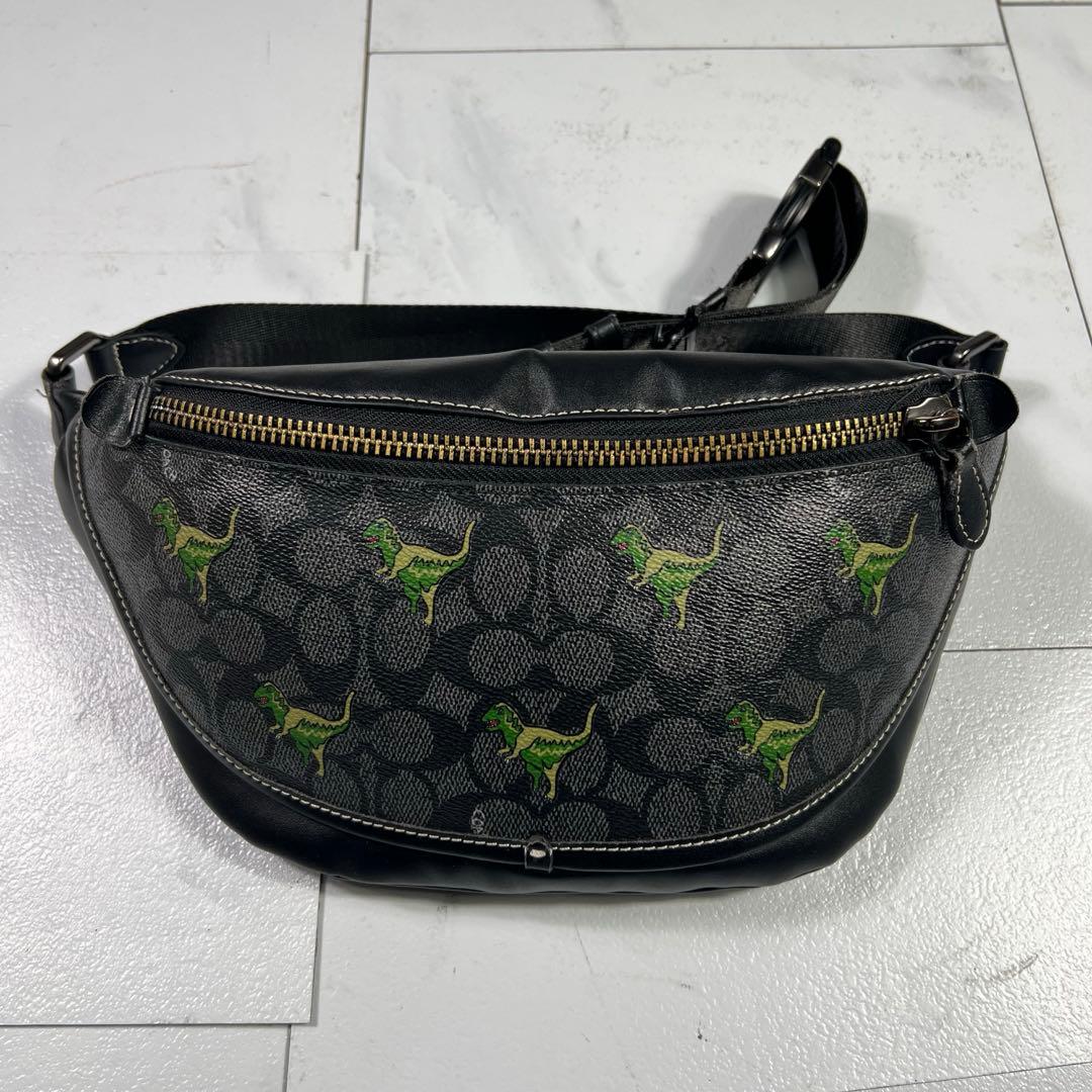 希少 COACH コーチ レキシー ボディーバッグ シグネチャー メンズ