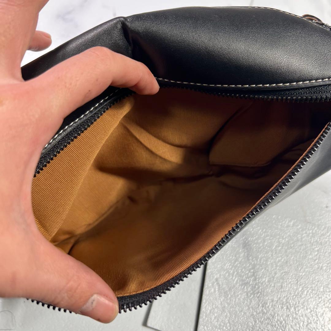 希少 COACH コーチ レキシー ボディーバッグ シグネチャー メンズ