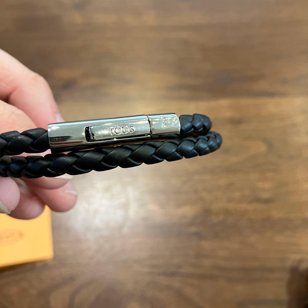 TOD'S ブラックレザー 編み込みブレスレット