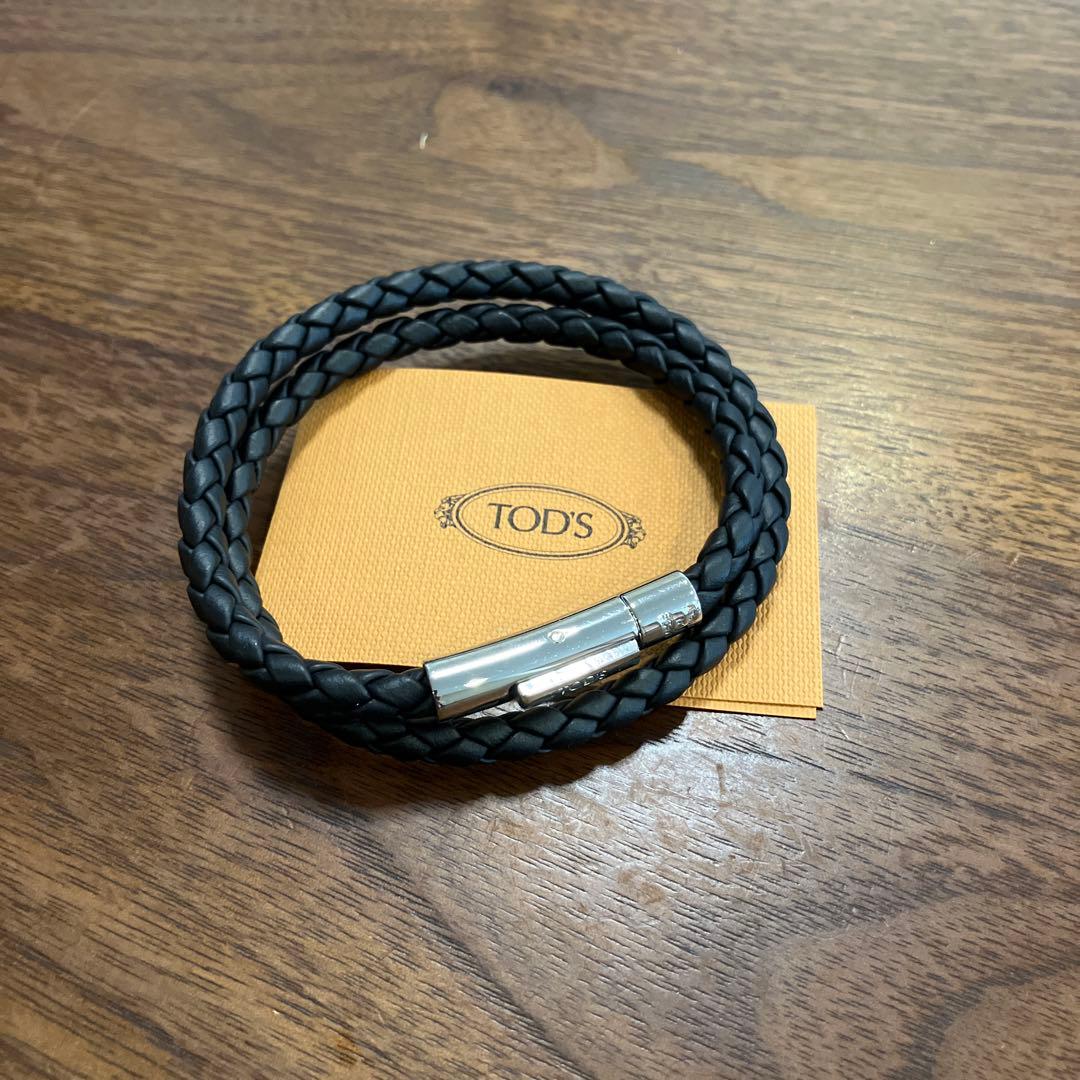 TOD'S ブラックレザー 編み込みブレスレット