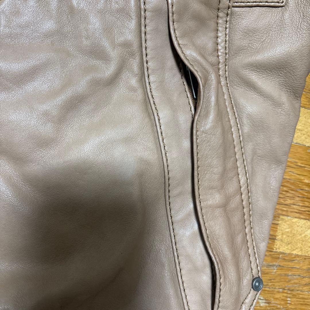 ディーゼル　ベージュ レザー シングルライダース　腕にシミあり！