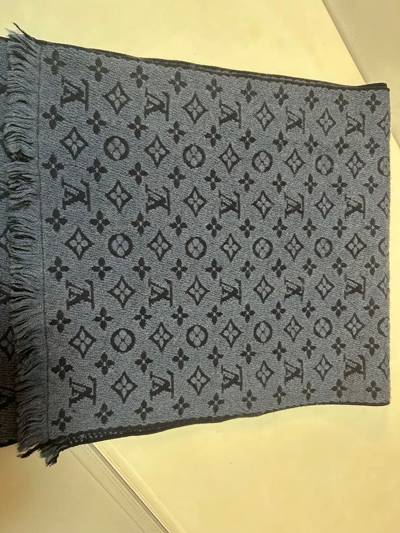 LOUIS VUITTON モノグラフ　ネイビーマフラー