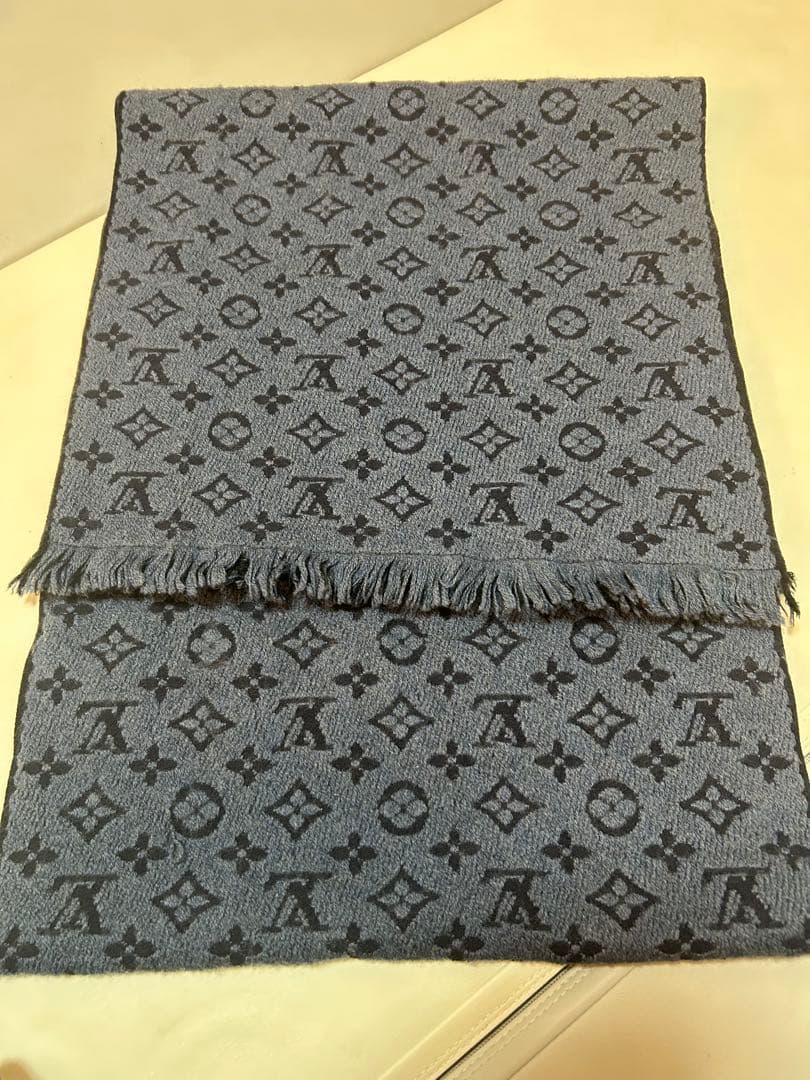 LOUIS VUITTON モノグラフ　ネイビーマフラー