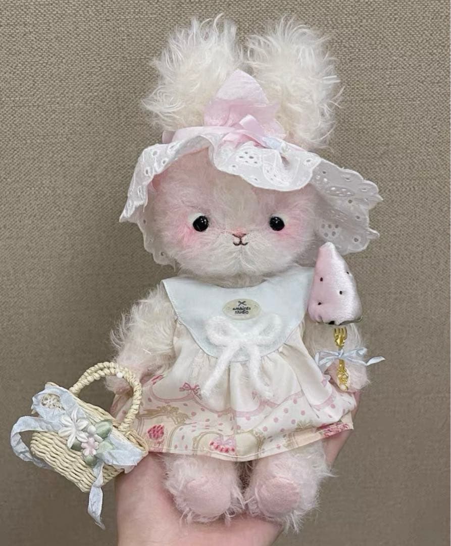 いちご好きなうさぎちゃん アーティストベア 海外作家様 ハンドメイド ぬいぐるみ