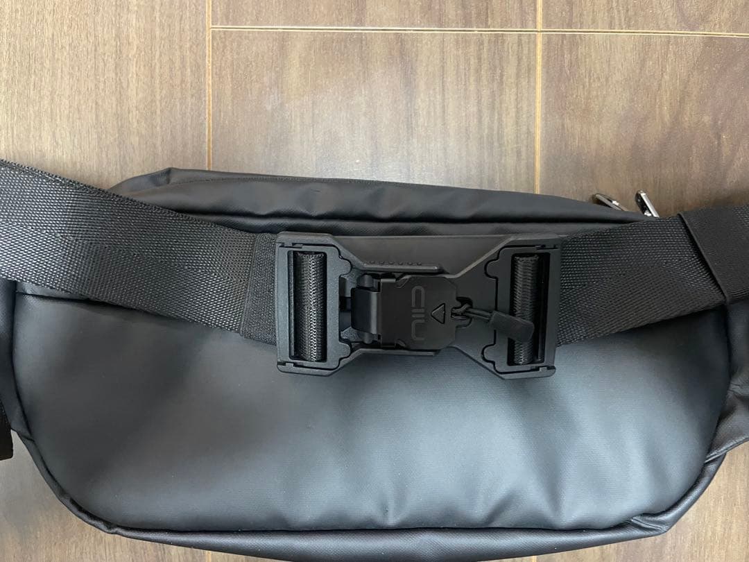 NIID URBANATURE ボディバッグ レザー