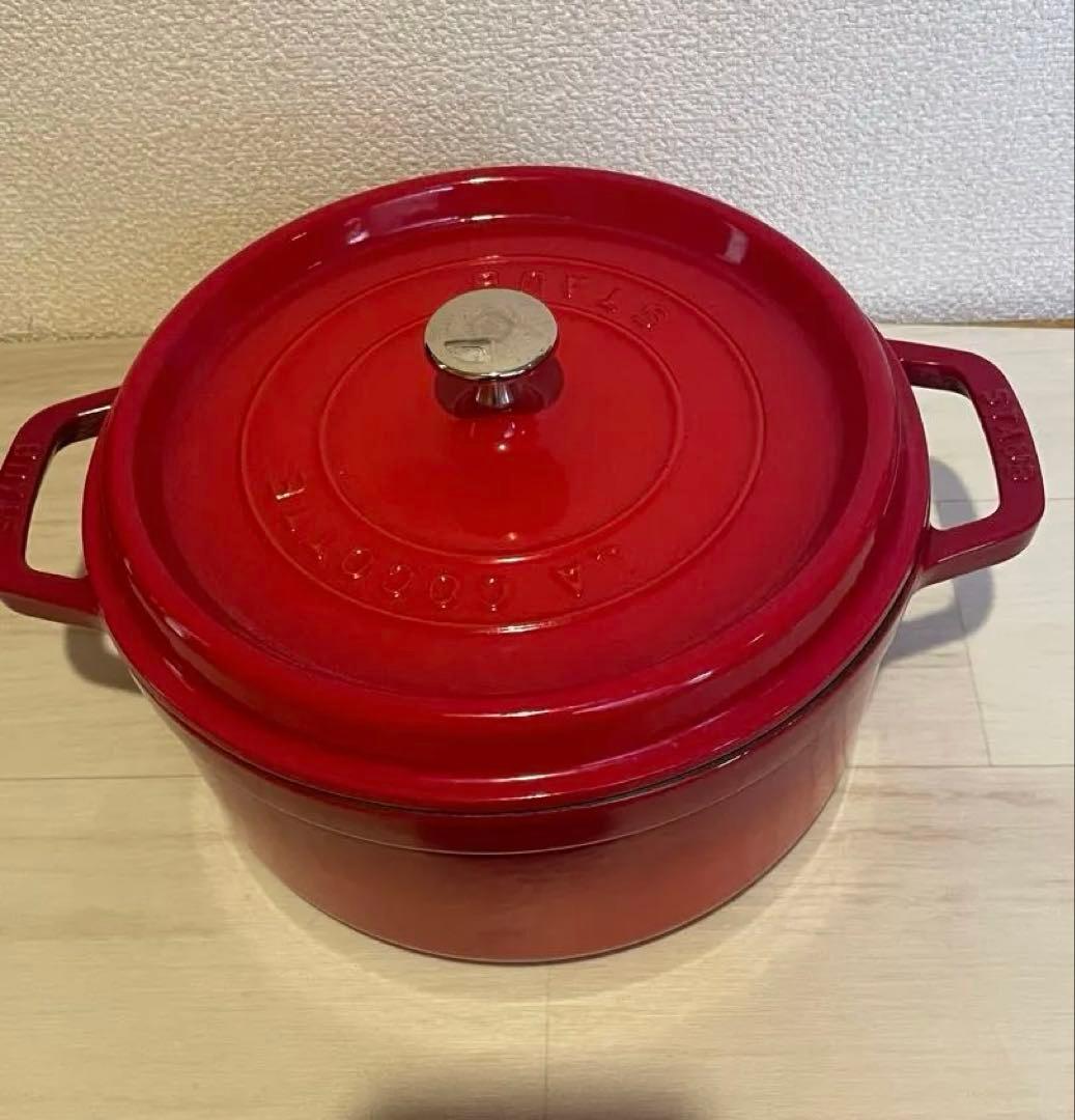 Staub（ストウブ）両手鍋　赤