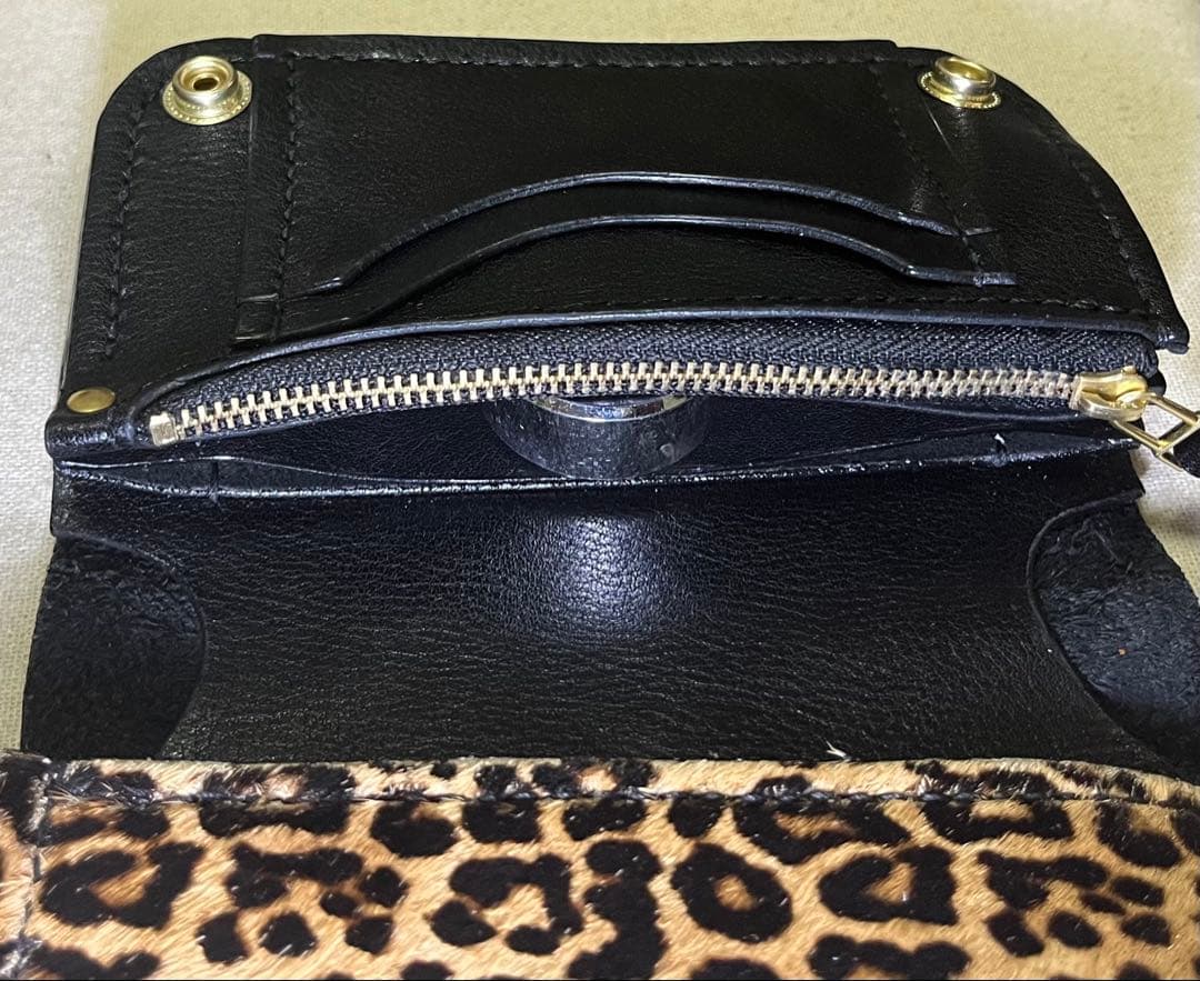 ミドル トラッカーウォレット ポケット部分本革ハラコ豹柄 三層