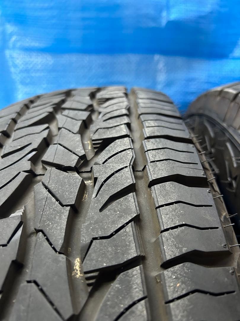 グラントレックAT5 215/70R16 ①