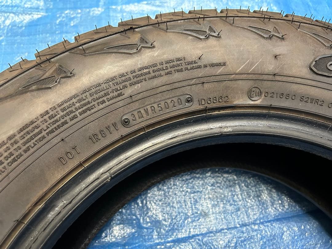 グラントレックAT5 215/70R16 ①