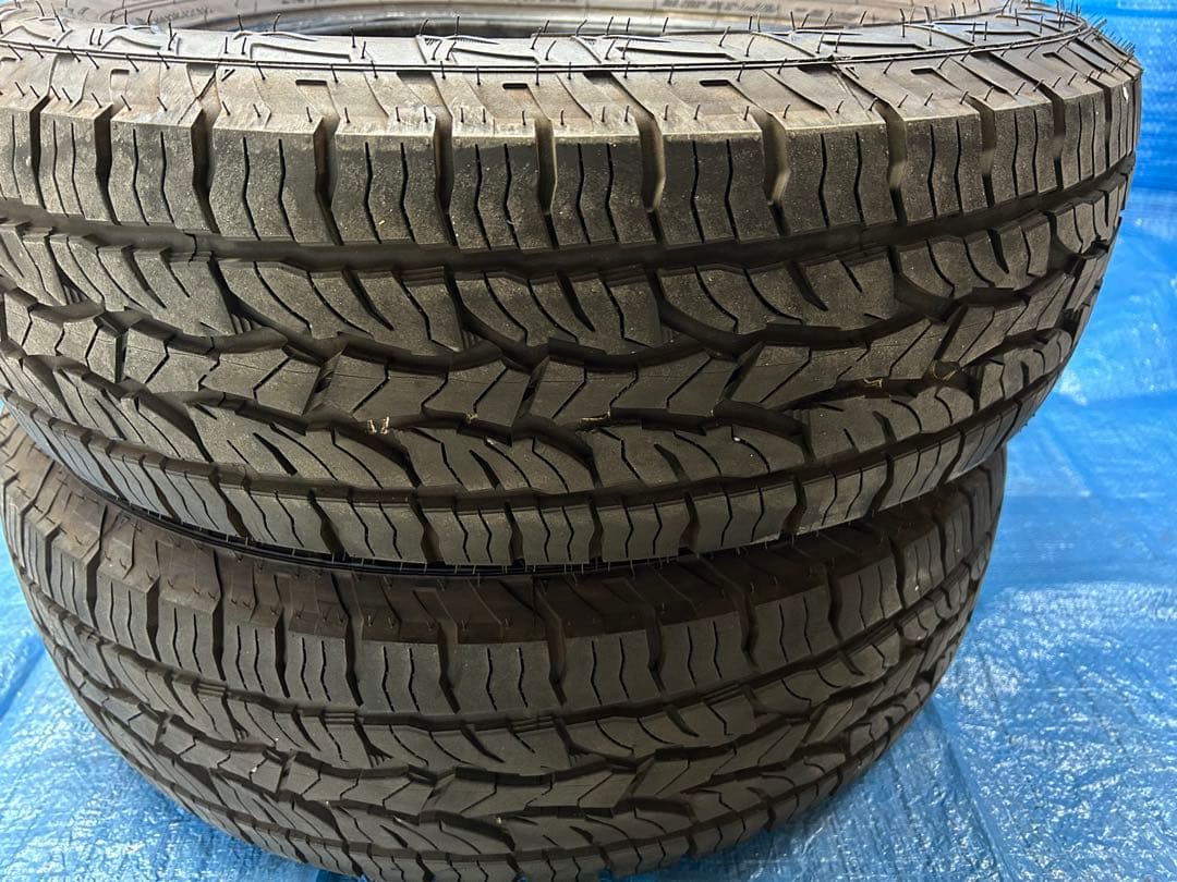 グラントレックAT5 215/70R16 ①