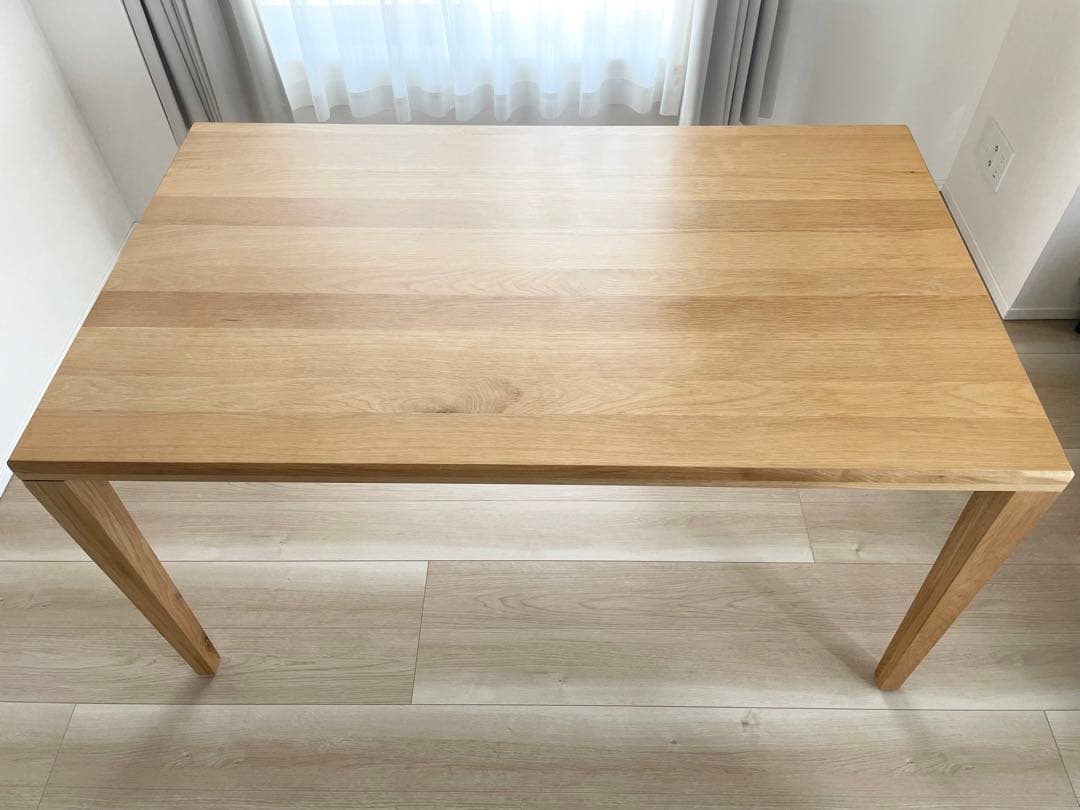 ベルメゾン 細身のシルエットが美しいオーク材のダイニングテーブル　幅135cm