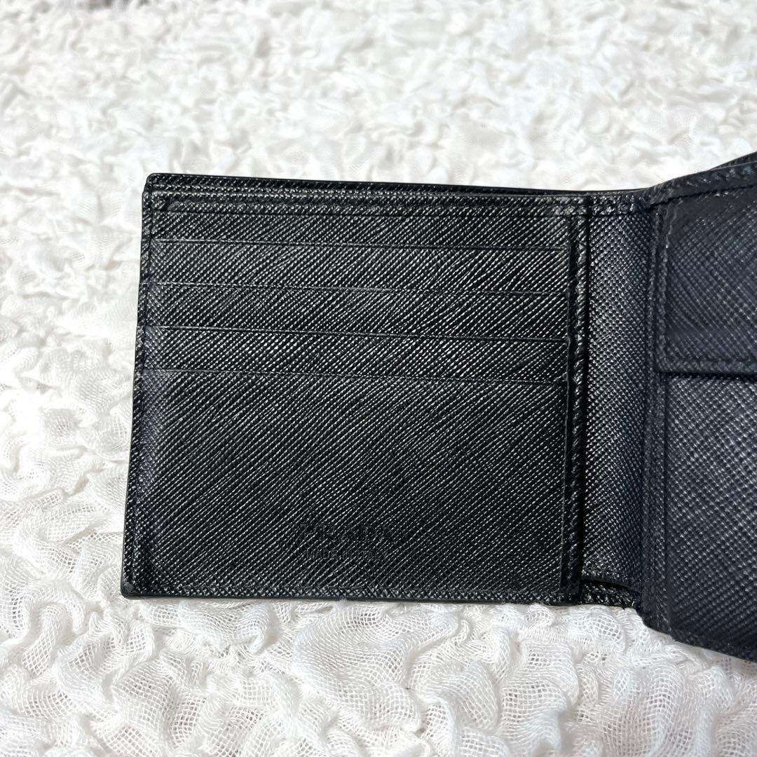 極美品✨近年　プラダ 二つ折り財布 コンパクト　小銭入れ付　サフィアーノレザー