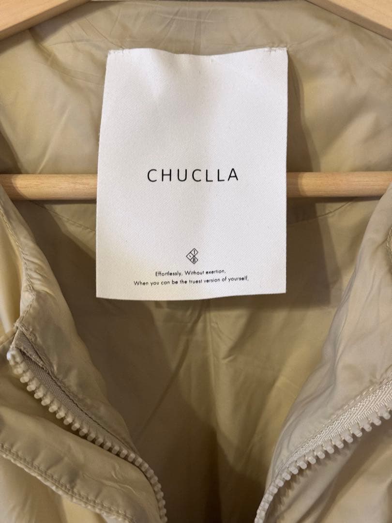 チュクラ　chuclla ラウンドボリュームダウンベスト　ベージュ　アイボリー