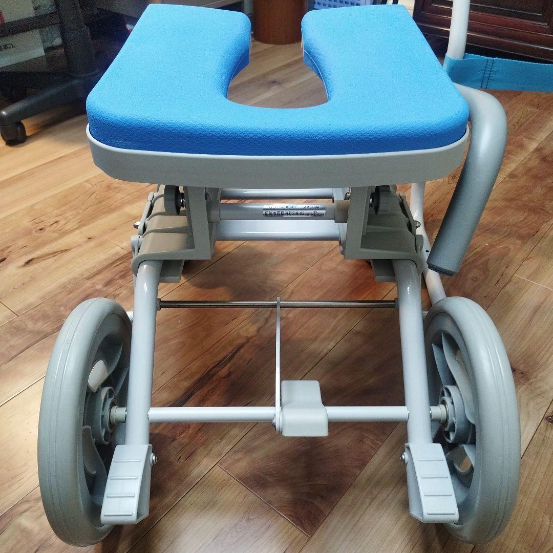 UCHIE シャワーラク 入浴用車椅子 折りたたみ式 　4輪　ウチエ　中古