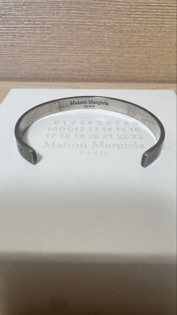 【12月末迄 年末セール】メゾンマルジェラ　ナンバーシルバーバングル　箱タグ付き
