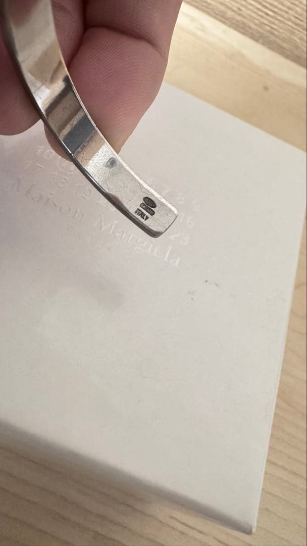 【12月末迄 年末セール】メゾンマルジェラ　ナンバーシルバーバングル　箱タグ付き