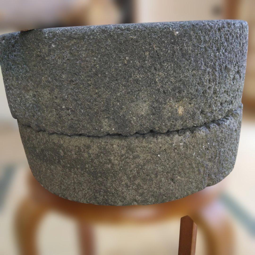 古い石臼-大正～昭和初期の臼-昭和オブジェ。