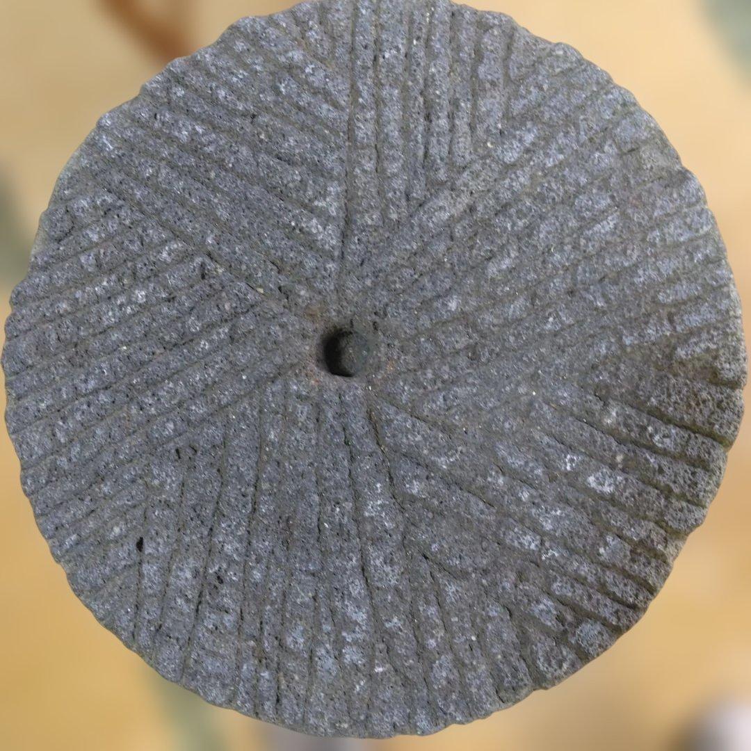 古い石臼-大正～昭和初期の臼-昭和オブジェ。