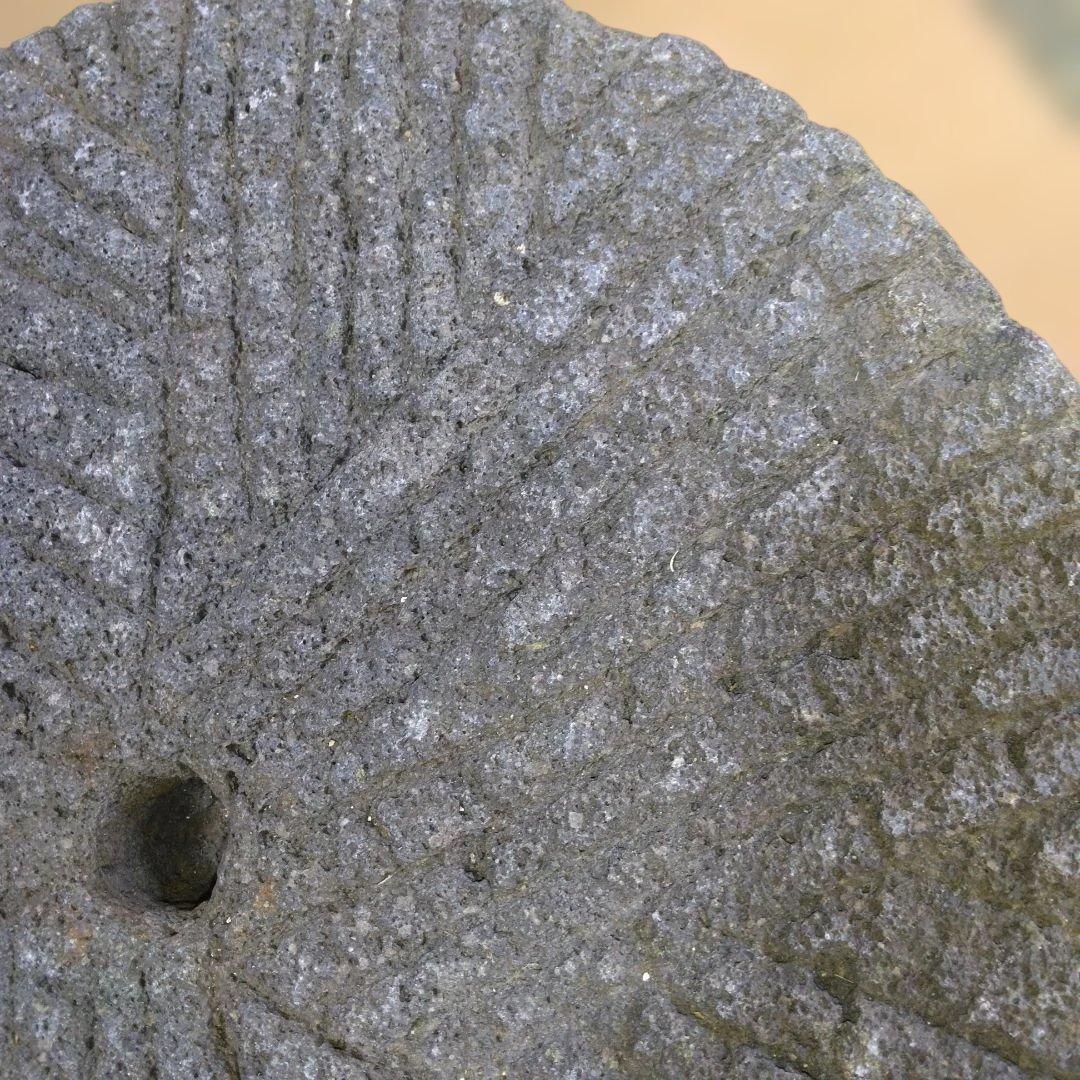 古い石臼-大正～昭和初期の臼-昭和オブジェ。