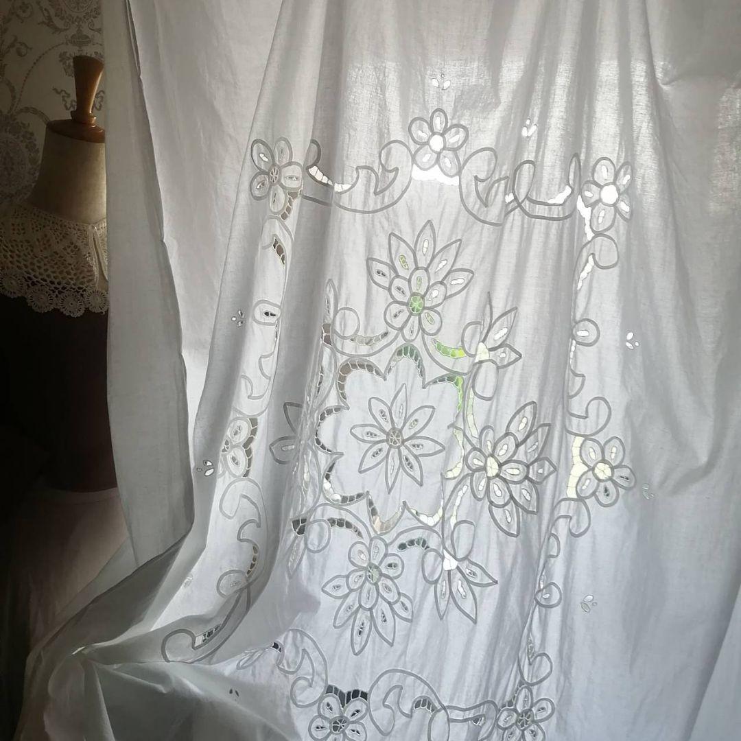 イギリスヴィンテージ　シャワーカーテン　カットワーク　間仕切りカーテン