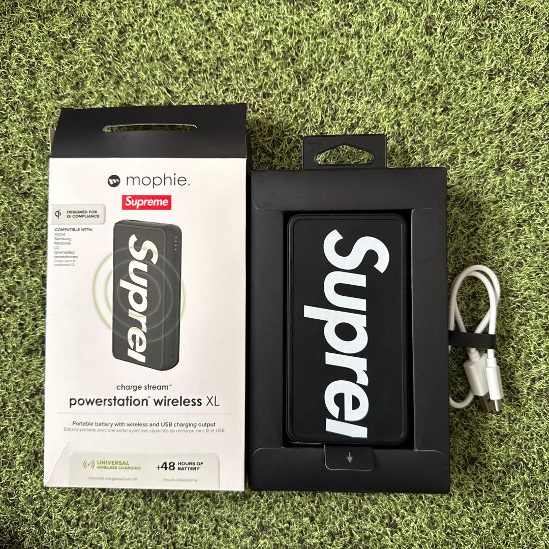 Supreme®/mophie® powerstation wireless