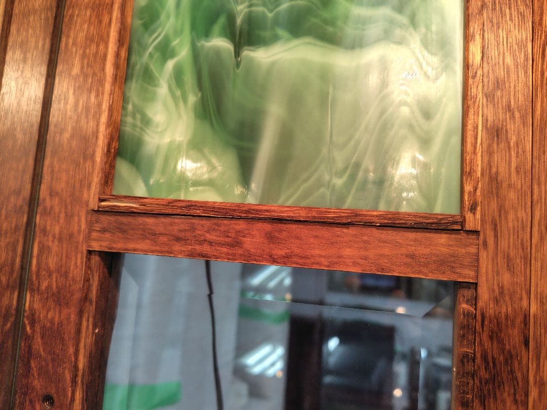 □ えぞ民族家具 飾り棚 北海道 旭川 蝦夷民芸 ガラスキャビネット