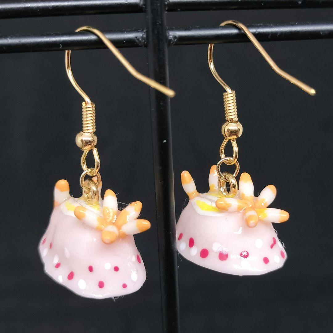 いちごミルクウミウシピアス