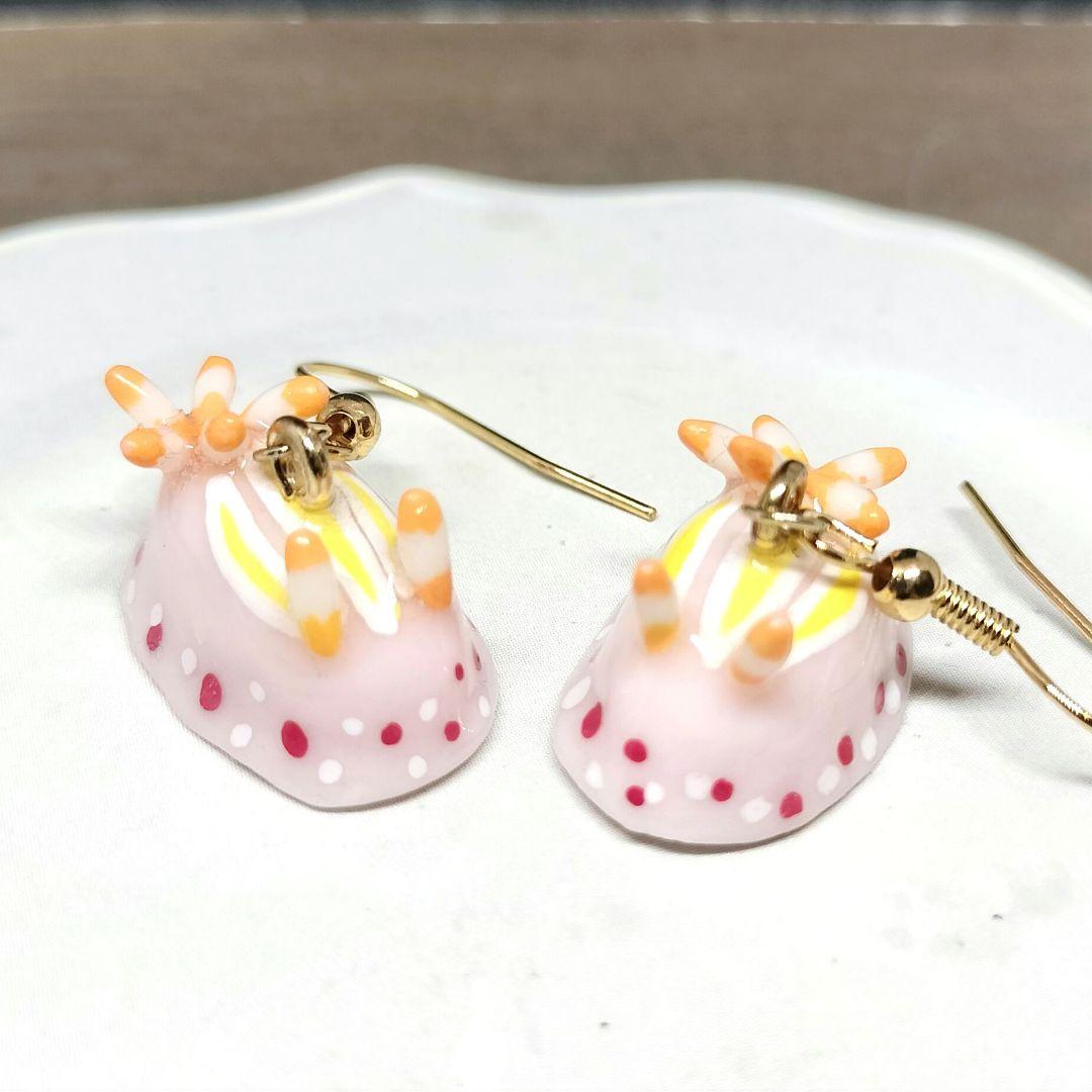 いちごミルクウミウシピアス