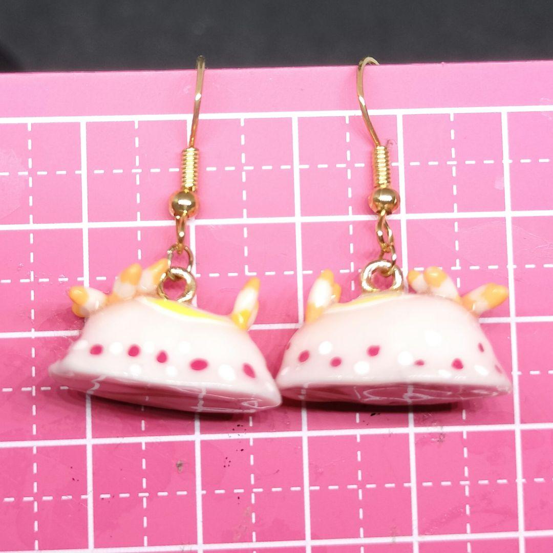 いちごミルクウミウシピアス