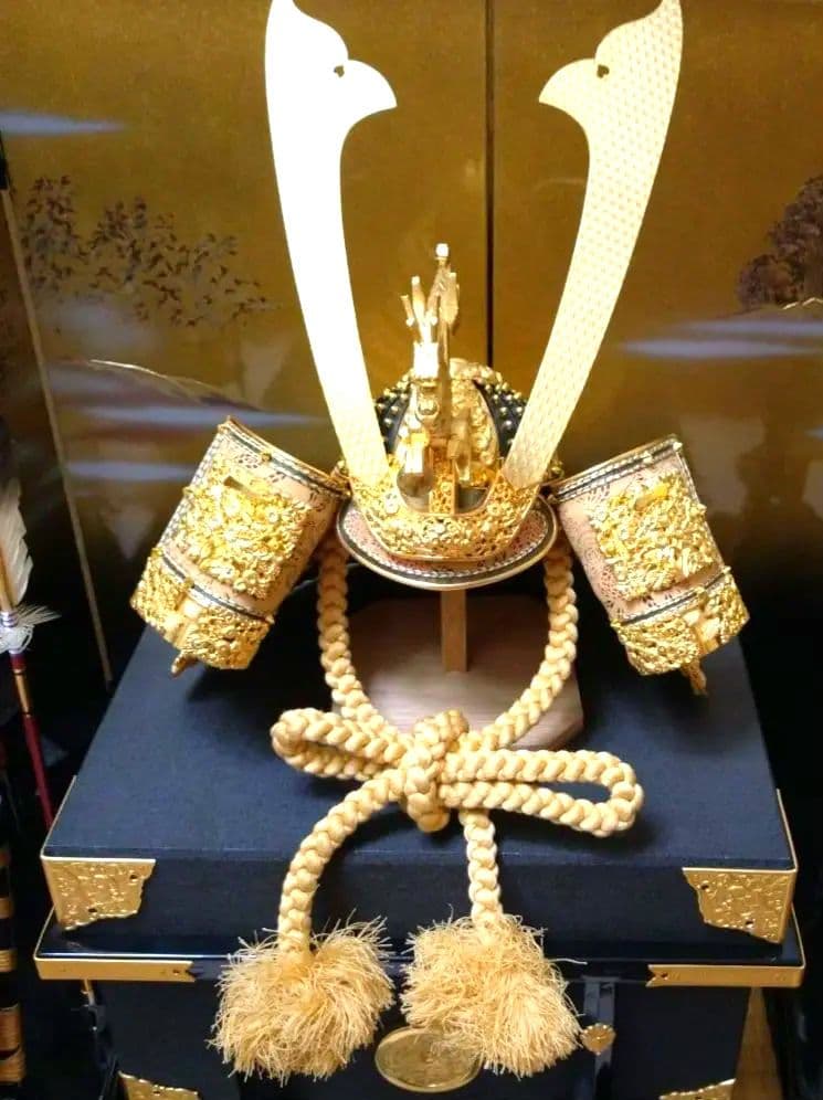 【美品】兜飾り 日本の伝統文化 端午の節句　五月人形 こどもの日①兜と兜箱のみ