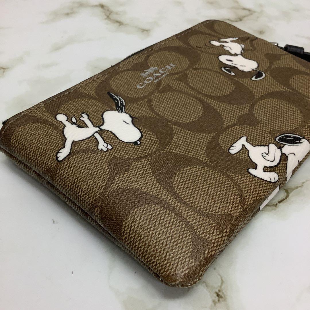 a*u様 新品　COACH コーチ　スヌーピー柄 ポーチ　古銭入れ　カードケース