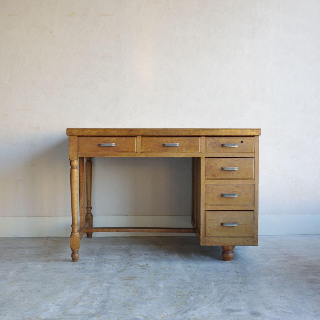 デスク　古いレトロな机　作業台　文机