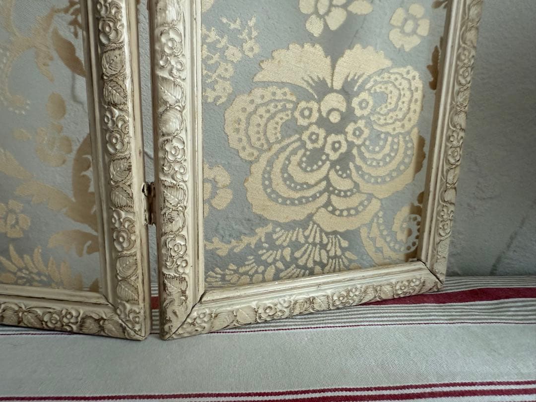 フランスアンティーク　二つ折りフレーム レース花柄