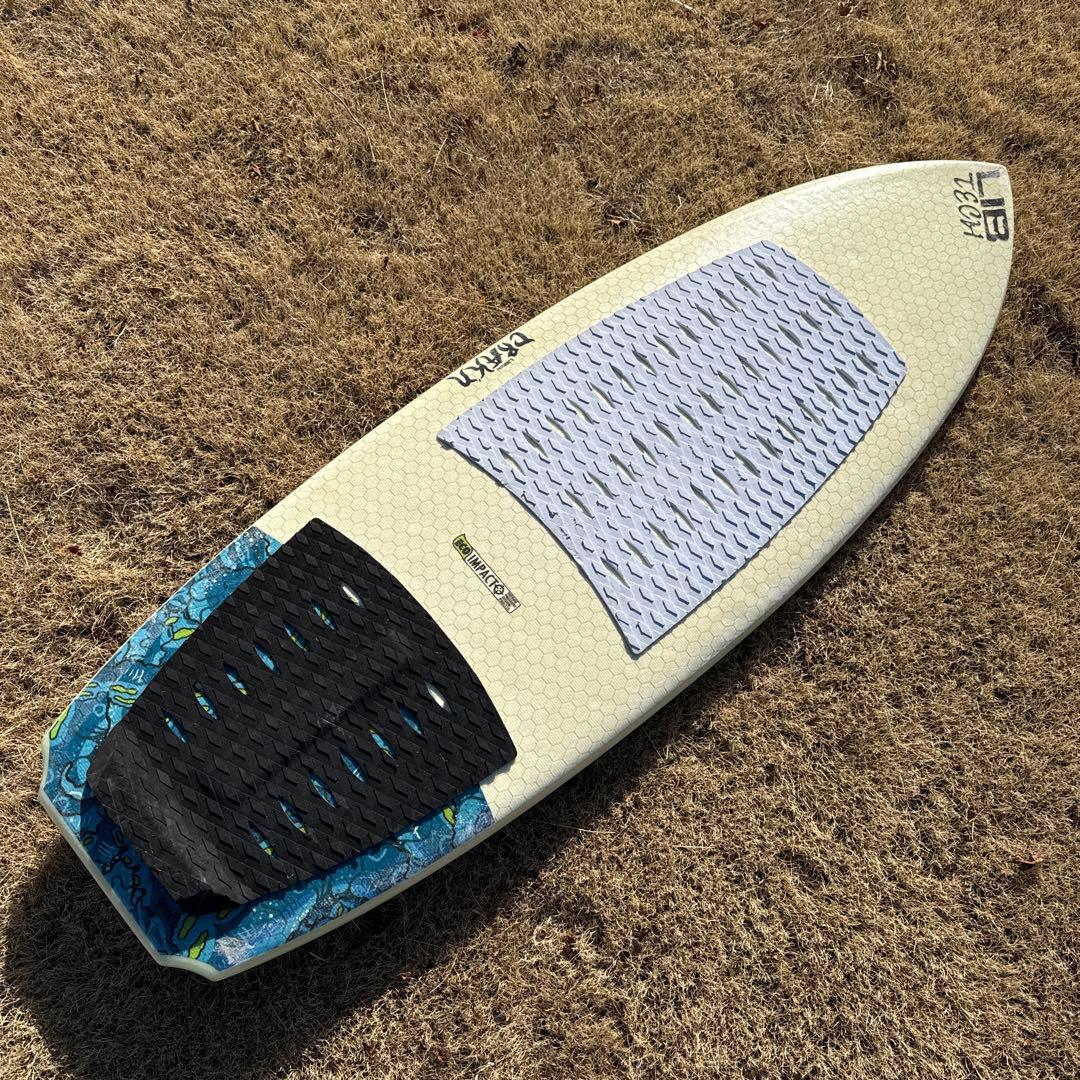 中古LIBTECH Crak’n（クラーケン）ウェイクサーフボード 2022年