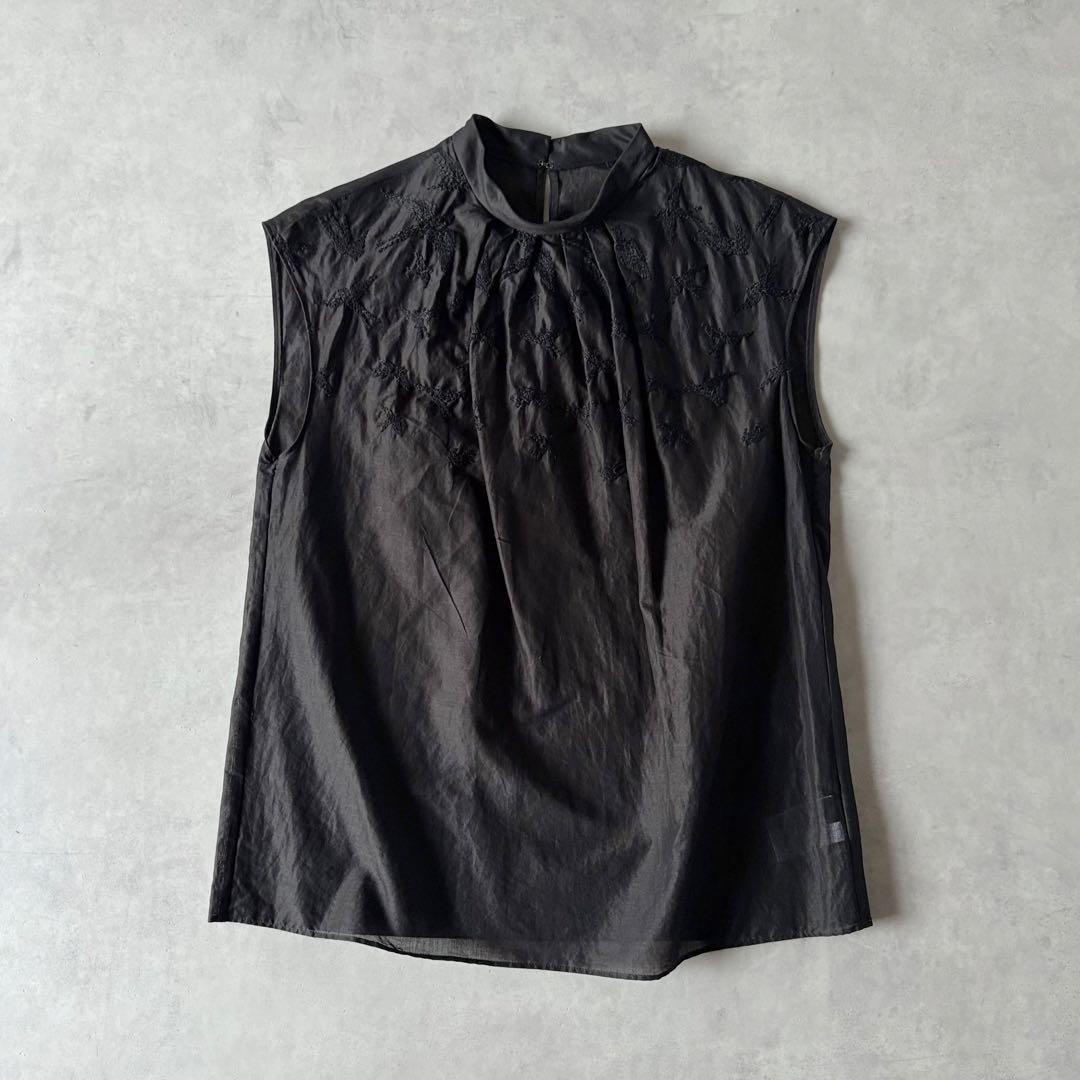 トゥモローランドコレクション　刺繍　バンドカラー　フレンチスリーブ　ブラウス　黒