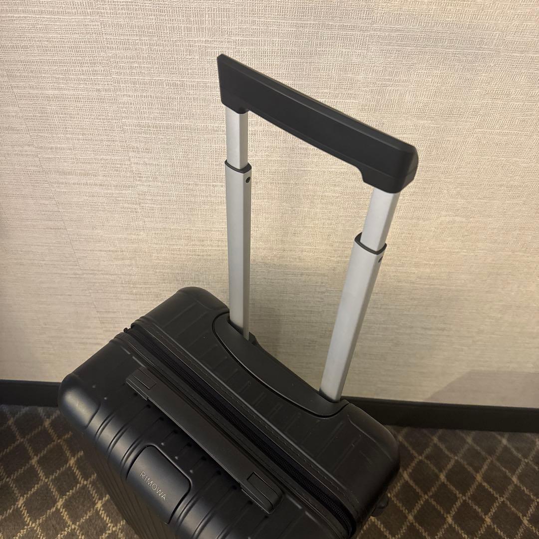 リモワ エッセンシャルキャビン マットブラック 36L