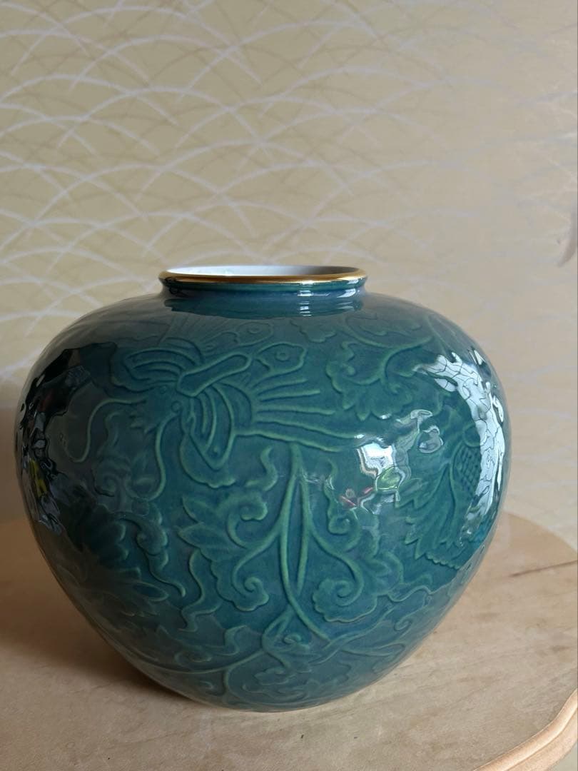 深川製磁　花瓶　牡丹彫刻