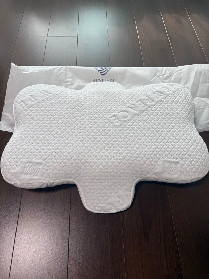 【BBBOO】【美品】NEWPEACEピロー　リリース 首肩用　枕