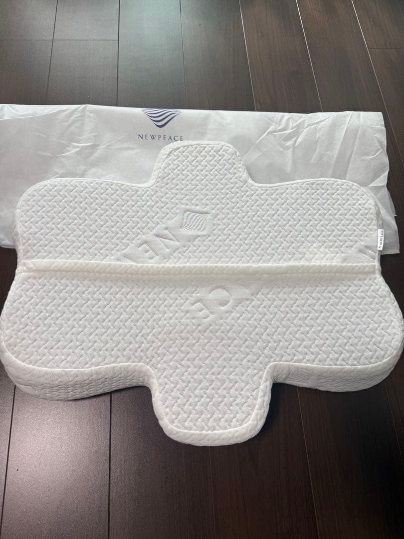 【BBBOO】【美品】NEWPEACEピロー　リリース 首肩用　枕