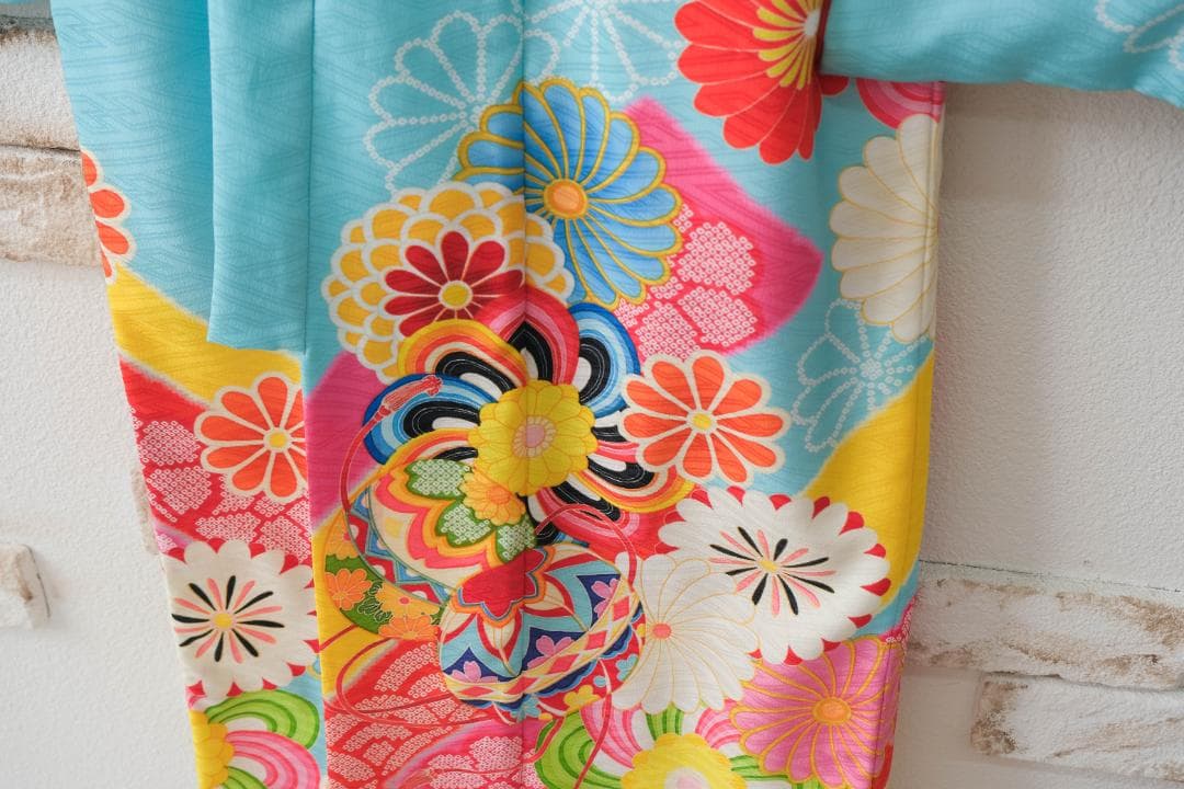 ７歳女の子　子供用着物 カラフル花柄 水色